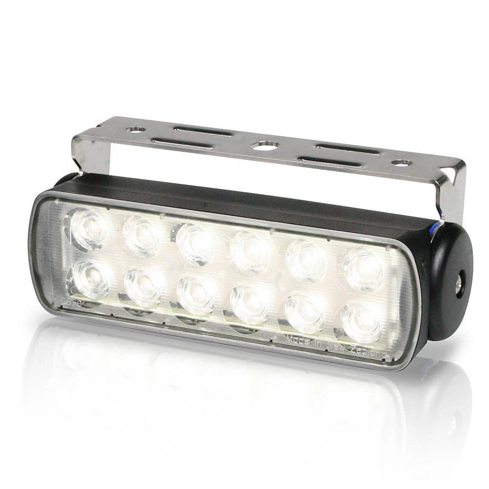 Hella Marine Serie 0670 Sea Hawk LED Deckscheinwerfer - Anbau, Engstrahlend, Gehäuse Schwarz 3 Hella Marine Serie 0670 Sea Hawk LED Deckscheinwerfer - Anbau, Engstrahlend, Gehäuse Schwarz